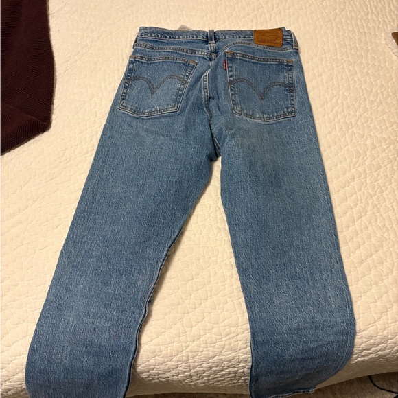 Levi’s Wedgie - Picture 4 of 4